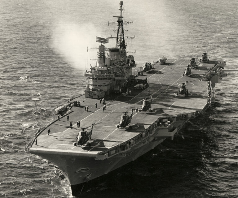 HMS Hermes Harstad Tidendes skipsfotoarkiv